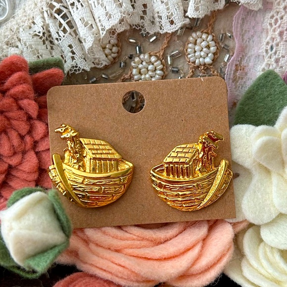 Premier Designs Jewelry - Vintage Premier Designs 80's Noah's Ark Gold Studs